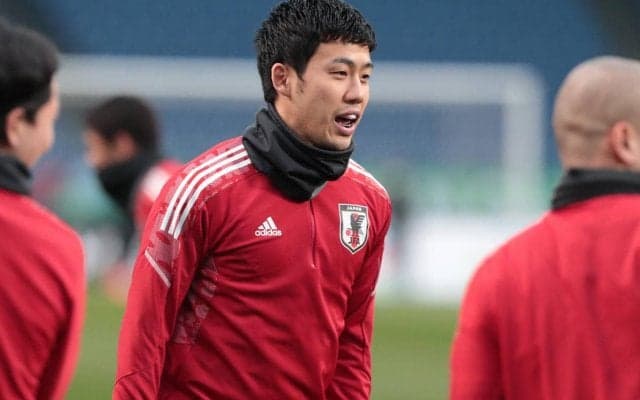 デュエルマイスター・遠藤航が“秘密兵器”をカスタマイズ、日の丸入りのW杯予選仕様に