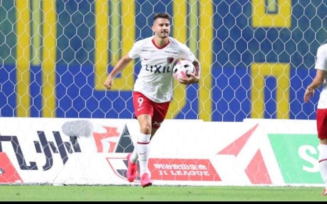 復活を期す鹿島FWエヴェラウドが今季のユニフォーム姿を公開、土居聖真や広瀬陸斗も「かっこいいね」と反応