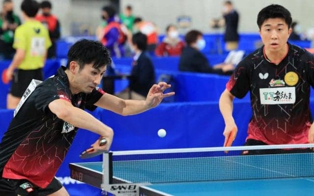 上田仁/神巧也、8強入り　準々決勝でTリーガーペア対決＜全日本卓球2022男子複5回戦＞