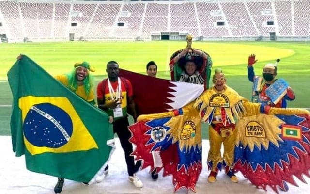 世界的に有名な“侍姿のサポーター”誕生秘話　「最高の環境」カタールW杯の現地事情と被災地支援の輪