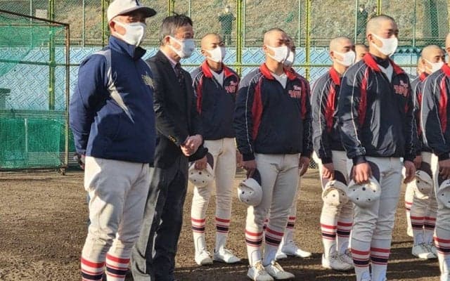 【高校野球】選手が用意した“花道”は14年ぶりの選抜出場　東洋大姫路の名将が思わず感極まった理由