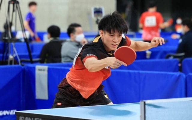 戸上隼輔「気持ちの面で1球1球頑張るしかない」　上田に快勝で4強入り＜全日本卓球2022＞
