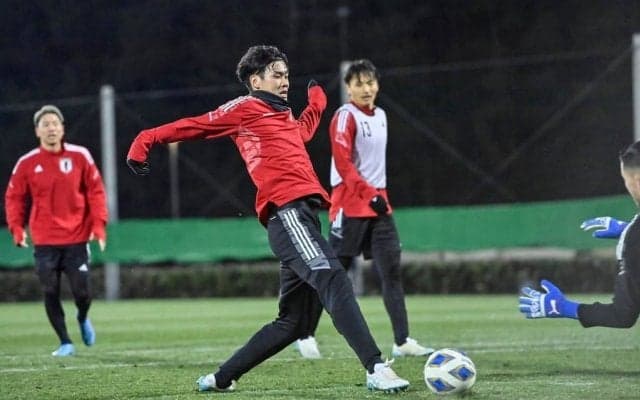 柴崎岳、山根視来らがスタメン奪取へサッカー日本代表「志願の居残り練習」！ 川島永嗣を相手に強烈ミドル！