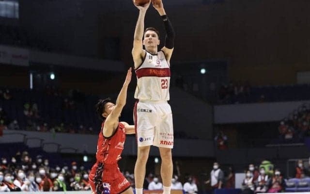 5選手が2ケタ得点の川崎が北海道に連勝…躍動したジャニングが7本の3Pをヒット