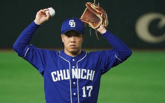 後輩たちも思わず釘付け…昨季2冠・中日柳が“キャンプ前ブルペン”で放つ存在感