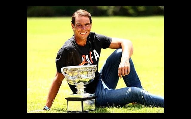 全豪Vナダル 一夜明け記念撮影