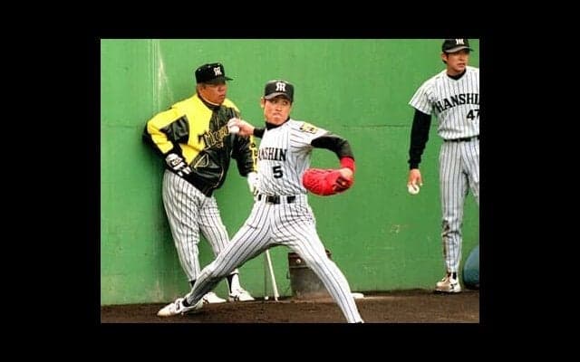 阪神時代のビッグボス二刀流、３秒２球ノック、夜の街での「仰木マジック」も。春キャンプで起こった伝説の瞬間