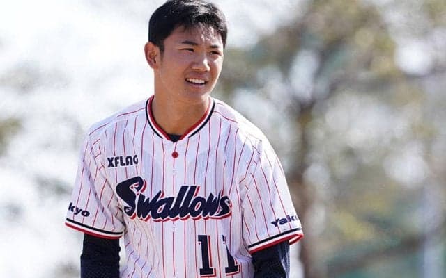 燕・奥川が「惚れ惚れするストレート」　初日ブルペンにファン注目「体が大きく」