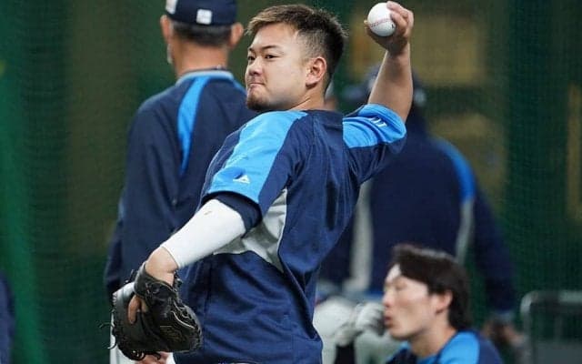 ひざまずき悶絶の森友哉…　“円を描く”地獄練習は「見てるだけで筋肉痛になりそう」