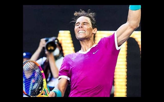  イニエスタ、ナダルを祝福 