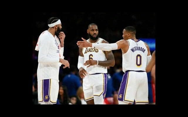 レブロン、デービスがよくても「リーグ最大の期待外れ」。レイカーズ低迷の要因はどこにあるのか