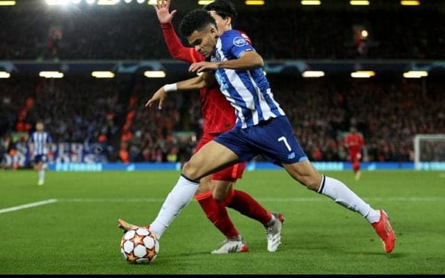 リバプール加入のルイス・ディアス、レジェンドはポジション争いに期待「とてつもない攻撃陣を持っている」