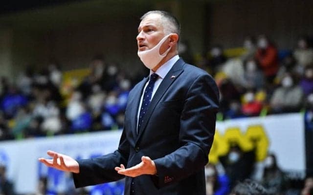 三遠のヴィチェンティッチHCが成績不振で休養、清水太志郎ACがHC代行に