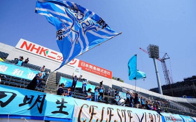 裾に「三溪園」、パンツに「クレーン」、松井大輔加入のYS横浜の新ユニフォームは本拠地・横浜をデザイン