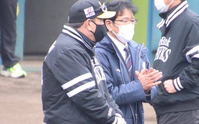 コーチも“口出し禁止”の1時間　鷹・藤本監督が設ける“自主練タイム”とその狙い