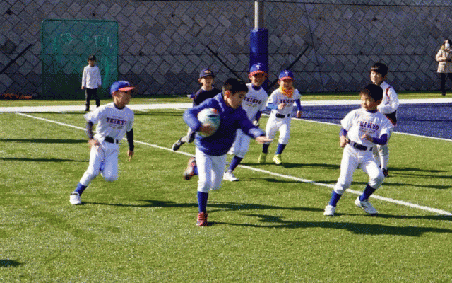 日本初“少年野球チームを大学が後援”　グランドで不思議な光景…監督は陸上経験者