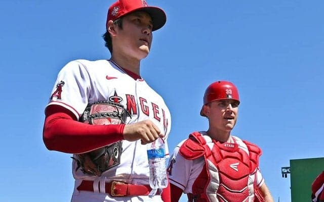 【MLB】大谷翔平の相棒は“マジシャン”　リーグ最高級の捕球技術は「枕のように柔らか」
