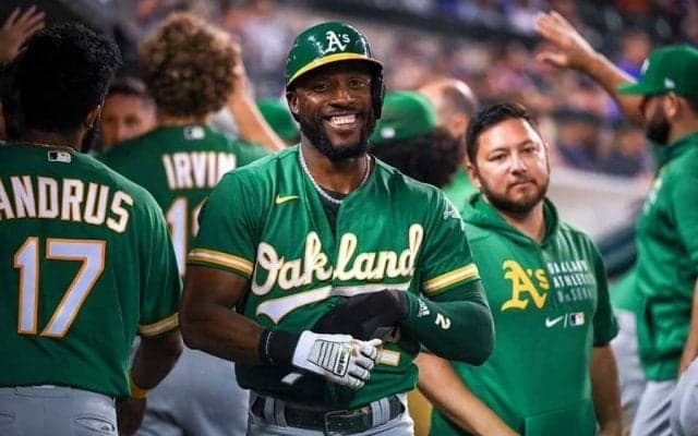 【MLB】高級感漂うネックレスに見事な大胸筋…　90億円外野手のオフ満喫映像が波紋呼ぶワケ