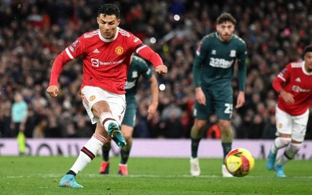 PK失敗の若き才能を側で支えるC・ロナウド…自身も試合中にPK失敗