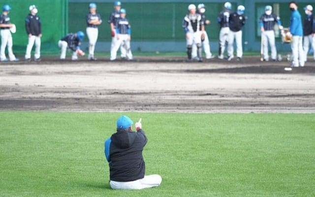 ポジションぐるぐる移動…　新庄監督が仕掛けた“異例すぎるノック”が生む緊張感