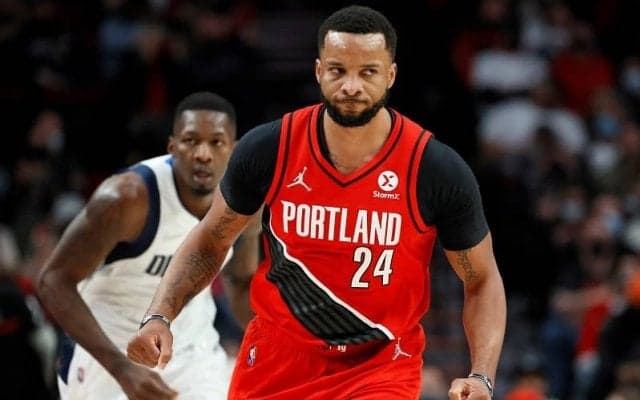 クリッパーズがブレイザーズとのトレードで即戦力のパウエルとコビントンを獲得