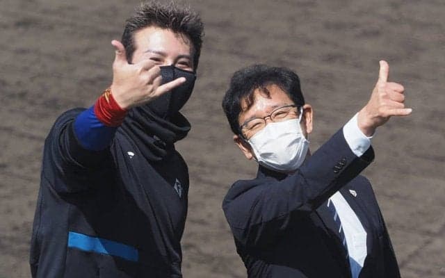 侍ジャパン・栗山英樹監督が日本ハムキャンプを訪問　新庄監督との新旧対面が実現