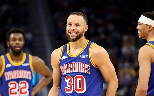 カリーが見せた粋な計らい…自身を待つ約40人のファン全員へサインをプレゼント