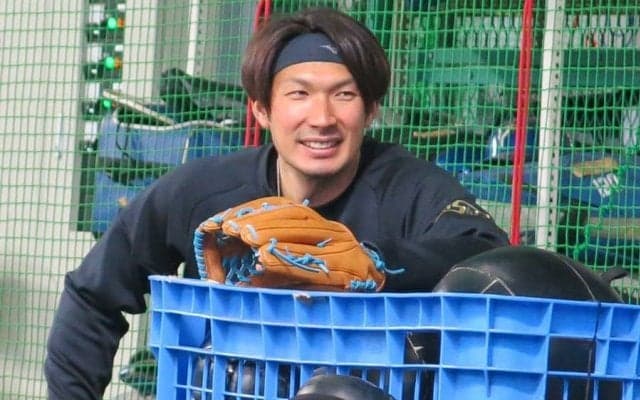 大田泰示はDeNAブルーが「似合ってる」　特打に励むユニ姿にファンが注目