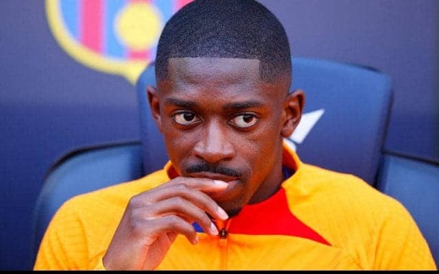 「自分勝手すぎる！」若手をどかしてオーバメヤンの隣に座ったデンベレに非難轟々「彼は席より移籍先を探すべき」