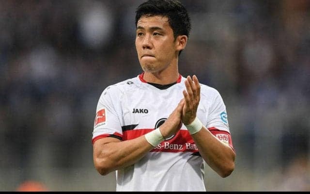 29歳になった主将・遠藤航にシュツットガルトがサプライズ！ユニフォーム型のバースデーケーキでお祝い