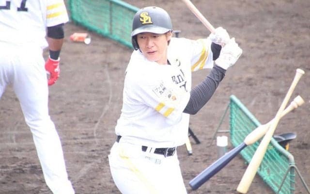 鷹・柳田悠岐が合流初日に柵越え16発！　バックスクリーン直撃＆場外と驚愕アーチ連発