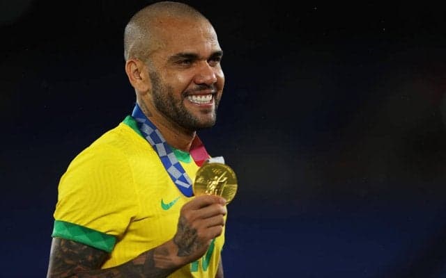 「我々のレジェンド両サイド」ブラジルを代表するサイドバックの共演にファン大興奮「歴史上最高の2人」