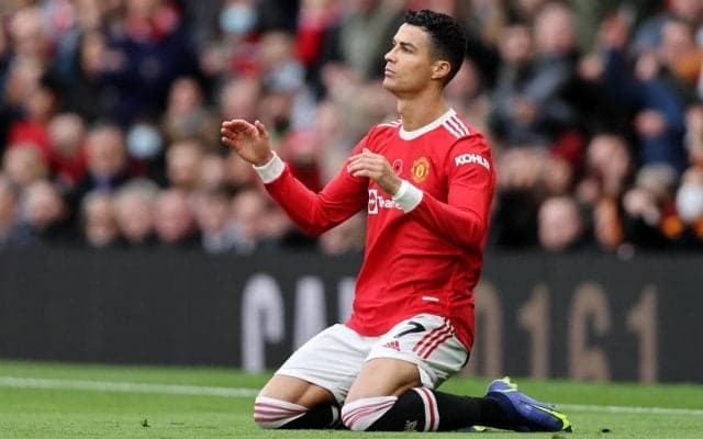 御利益ありそう?  C・ロナウド母がローマ教皇に息子のユニを進呈