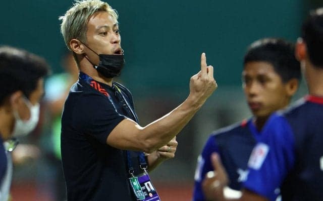 指導者本田圭佑が本格始動、U-23カンボジアの中心に「カンボジア王国の希望になってください！」