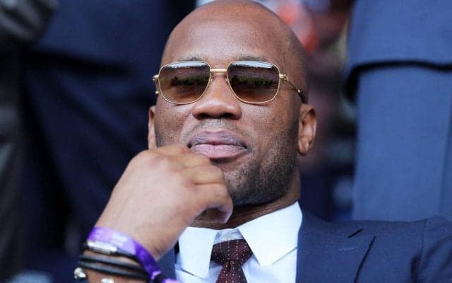 「君のトレーニングを真似てみたんだ」ドログバがズラタンの超絶腹筋に挑戦…かと思ったら…