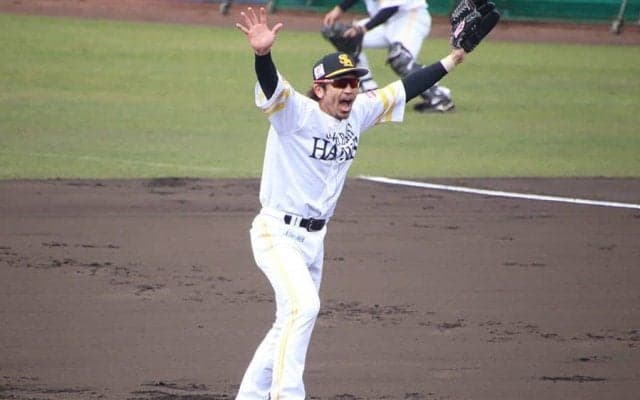 なぜ松田宣浩は重用されるのか？　キャンプ合流初日に示した頼もしさと鷹の課題