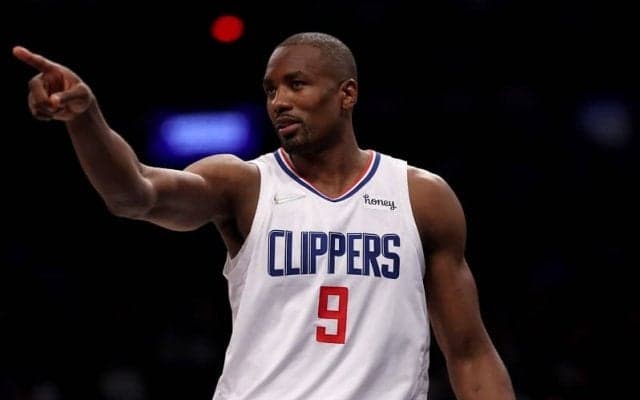 昨季覇者バックスが4チーム間のトレードでベテランビッグマンのサージ・イバカを獲得