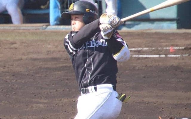 鷹・藤本監督も絶賛の2020年ドラ1　キャンプ初紅白戦で光った高卒2年目の成長