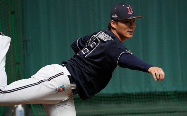 オリ山本の「太もも筋肉浮き出ててヤバイ」　剛速球を生むボディと美フォーム