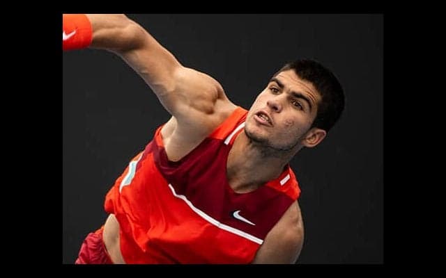  アルカラス 逆転勝ちで2回戦へ 