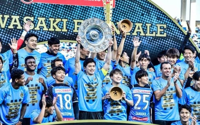 「川崎フロンターレと他チームの差がさらに開いた」「シュヴィルツォクがフルに活躍したら名古屋グランパスは大変なことになる」【2022年Jリーグを大展望!　開幕直前の激論】(1)