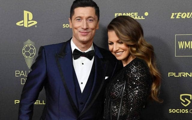 「お幸せに！」レヴァンドフスキのバレンタインは最愛の妻と素敵な夜を「ロマンチック」