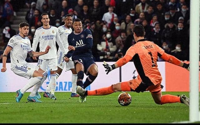 ムバッペが劇的後半AT弾でPSGを先勝に導く!　敗戦マドリーはカゼミロ＆メンディ不在で2ndレグへ…《CL》