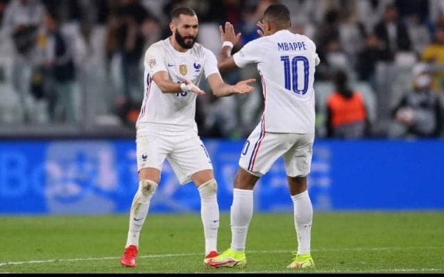 ビッグマッチ前にベンゼマとムバッペがじゃれあう「クレイジーな奴だ！」