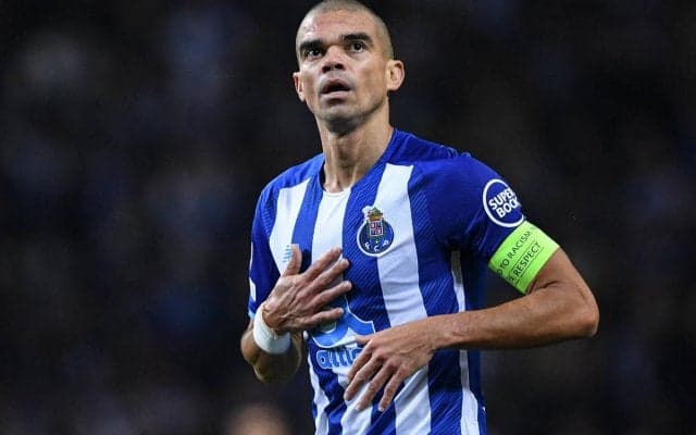 ポルトDFペペに最大2年の出場停止処分の可能性…スポルティングとの大一番で乱闘騒ぎに