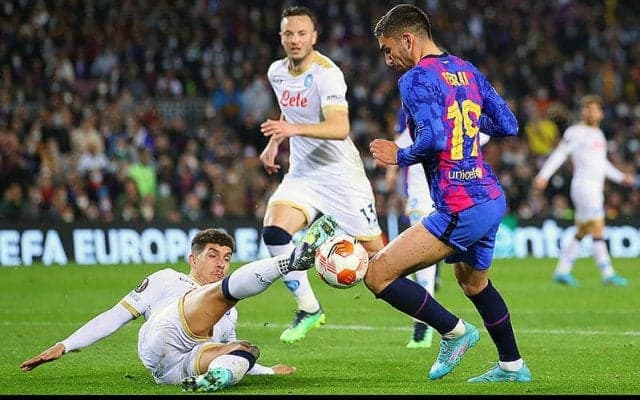 バルセロナvsナポリは白熱ドロー!　後半猛攻のバルサはフェランが決め切れず…《EL》