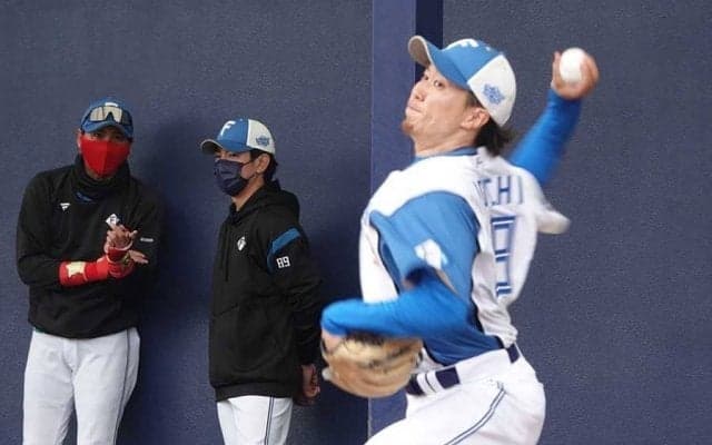 新庄ビッグボス、ブルペン視察で井口の襟足に注文　「髪のバランスは悪いねぇ」