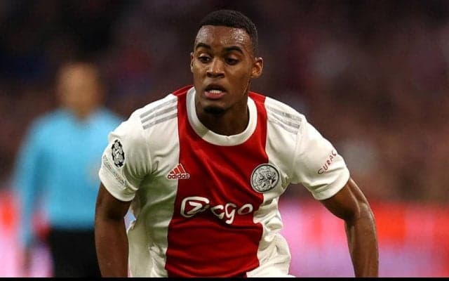 バイエルンがアヤックスの大器狙う、すでにオファー提示か