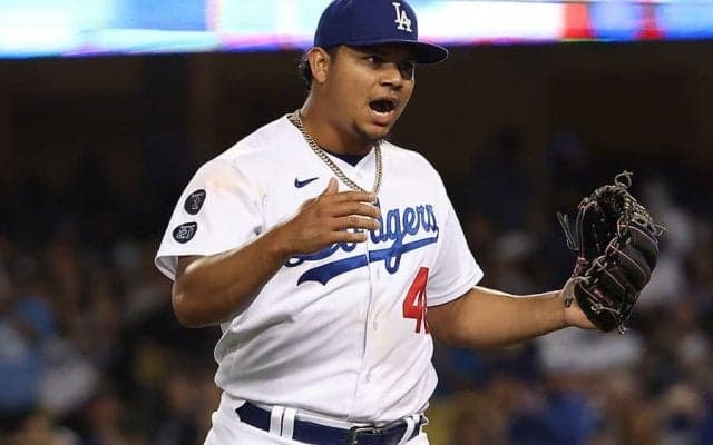 【MLB】どこまで飛んだ？　最速165キロ剛腕の夜空に消える“打球”は「月へまっしぐら」