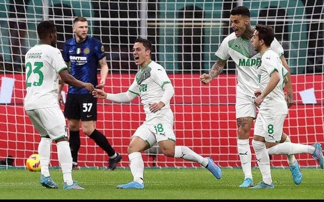 インテルが今季初の公式連敗で首位奪還ならず…30本近いシュート放つもサッスオーロに完封負け《セリエA》